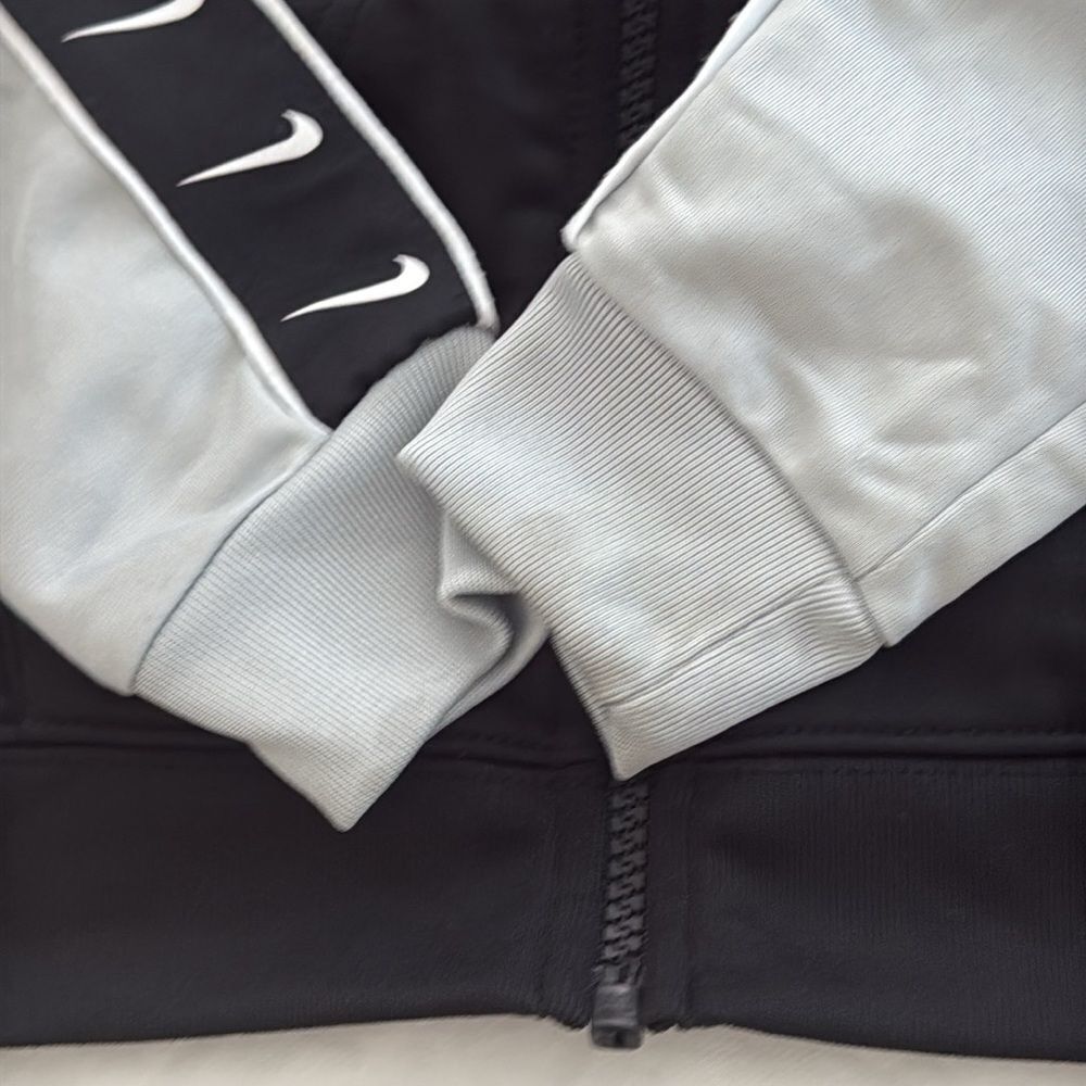 Nike tracksuit - Picture 3 of 10